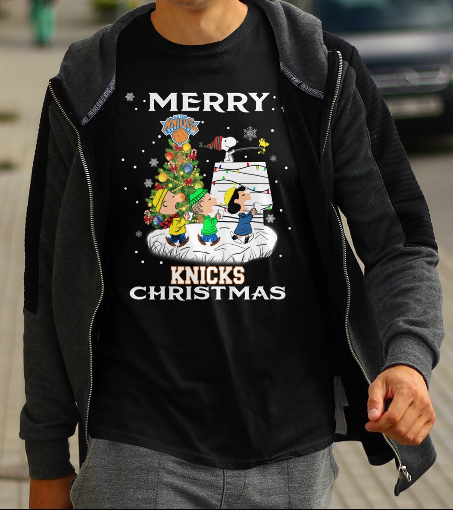 Merry New York Knicks Christmas Peanuts Snoopy Woodstock Tree Festive T-Shirt