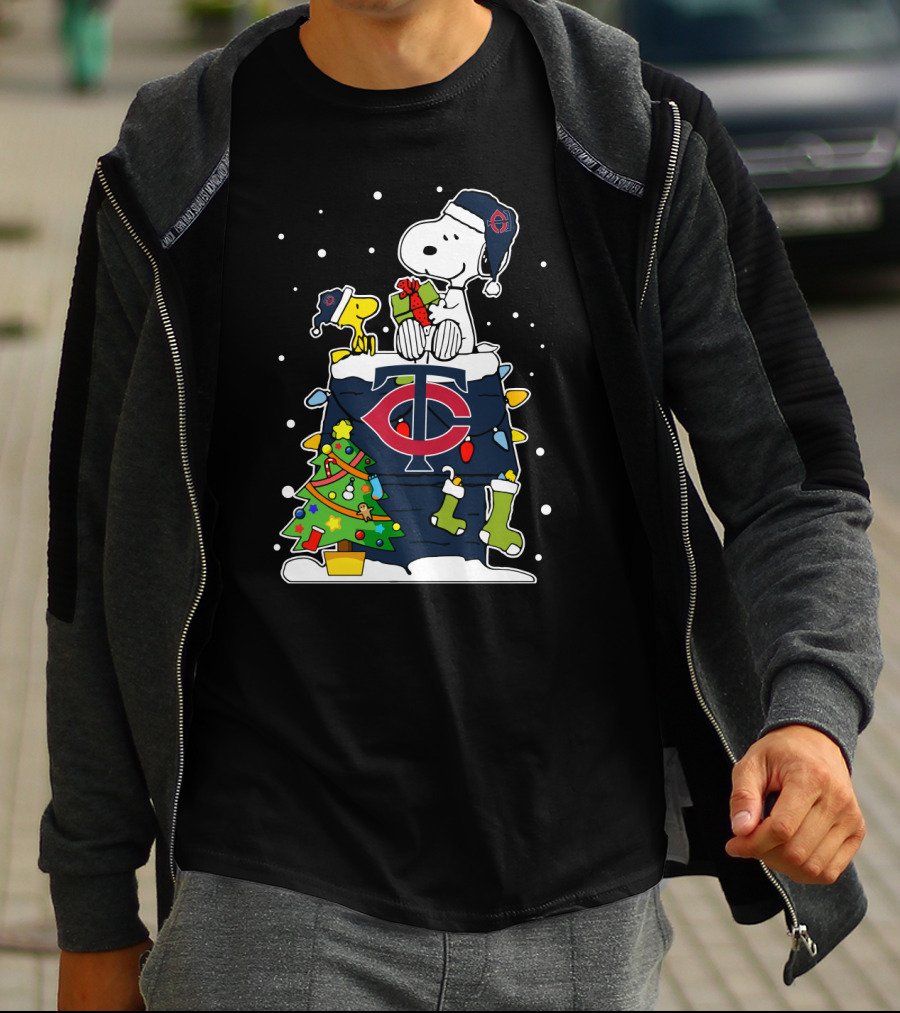 Minnesota Twins Snoopy Christmas Peanuts Fans T-Shirt