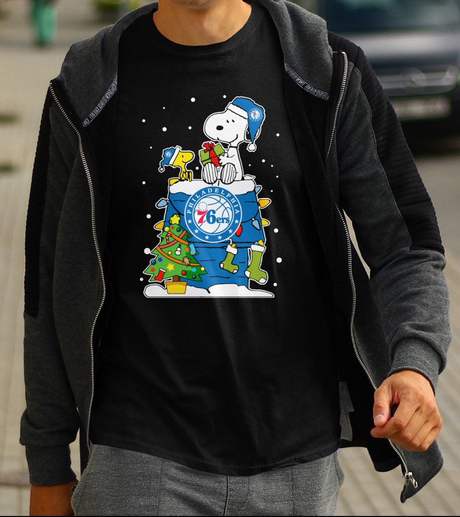 Philadelphia 76ers Snoopy Presents Christmas Scene T-Shirt