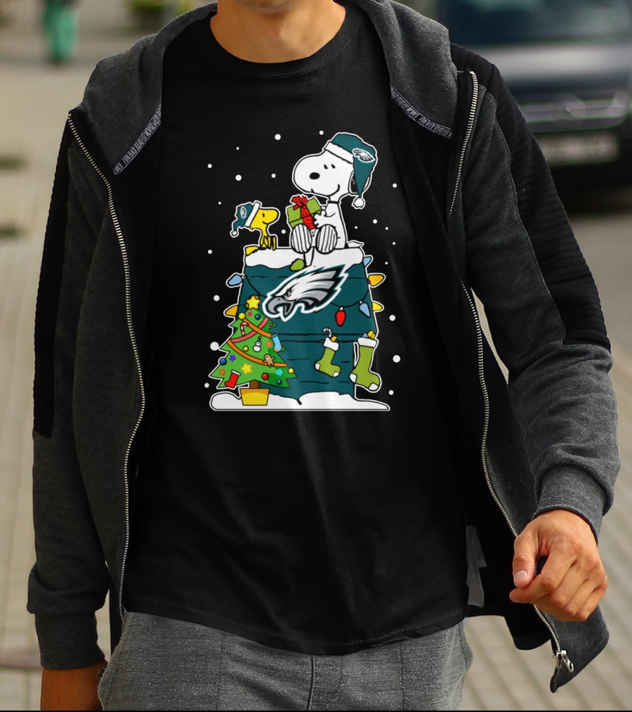 Philadelphia Eagles Christmas Snoopy And Woodstock Football Fan T-Shirt