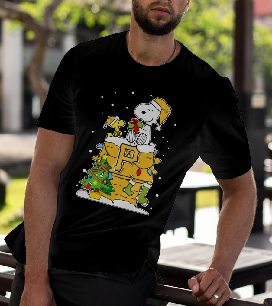 Pittsburgh Pirates Snoopy Christmas Celebration With Woodstock And Festive Tree T-Shirt