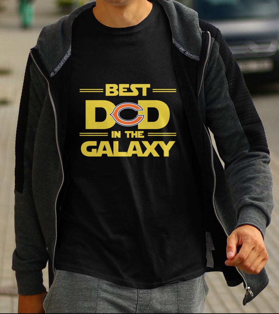 Best Dad In The Galaxy Chicago Bears Fan Tribute With Iconic T-Shirt