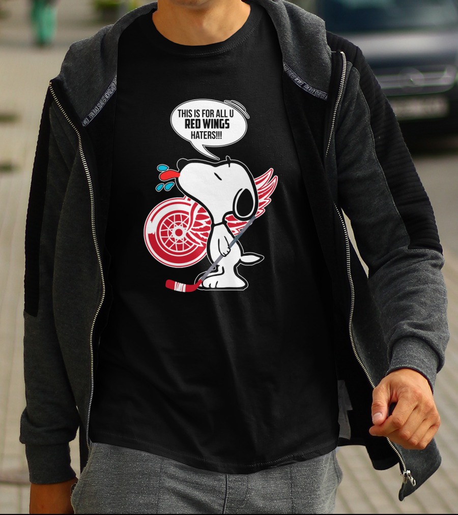 Snoopy Shows Love With Detroit Red Wings Logo And Hockey Stick T-Shirt