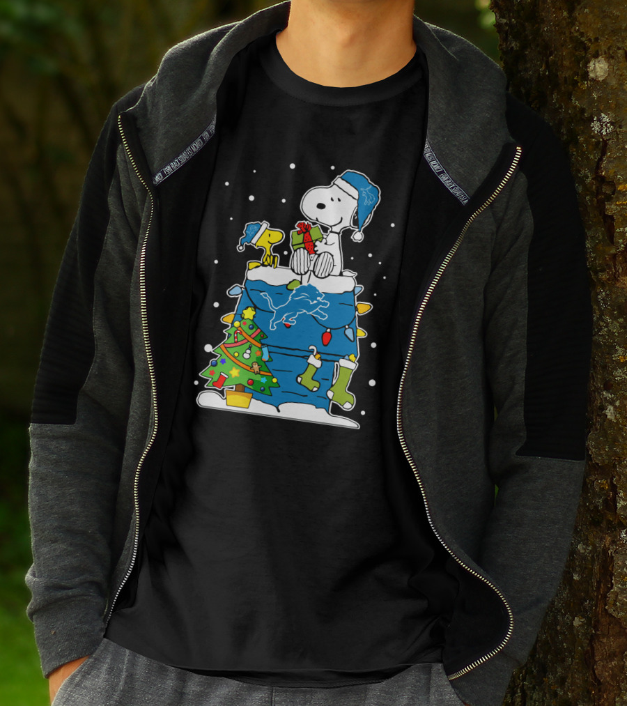 Detroit Lions Christmas Snoopy Woodstock Peanuts Holiday T-Shirt