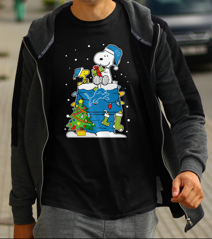 Detroit Lions Christmas Snoopy Woodstock Peanuts Holiday T-Shirt