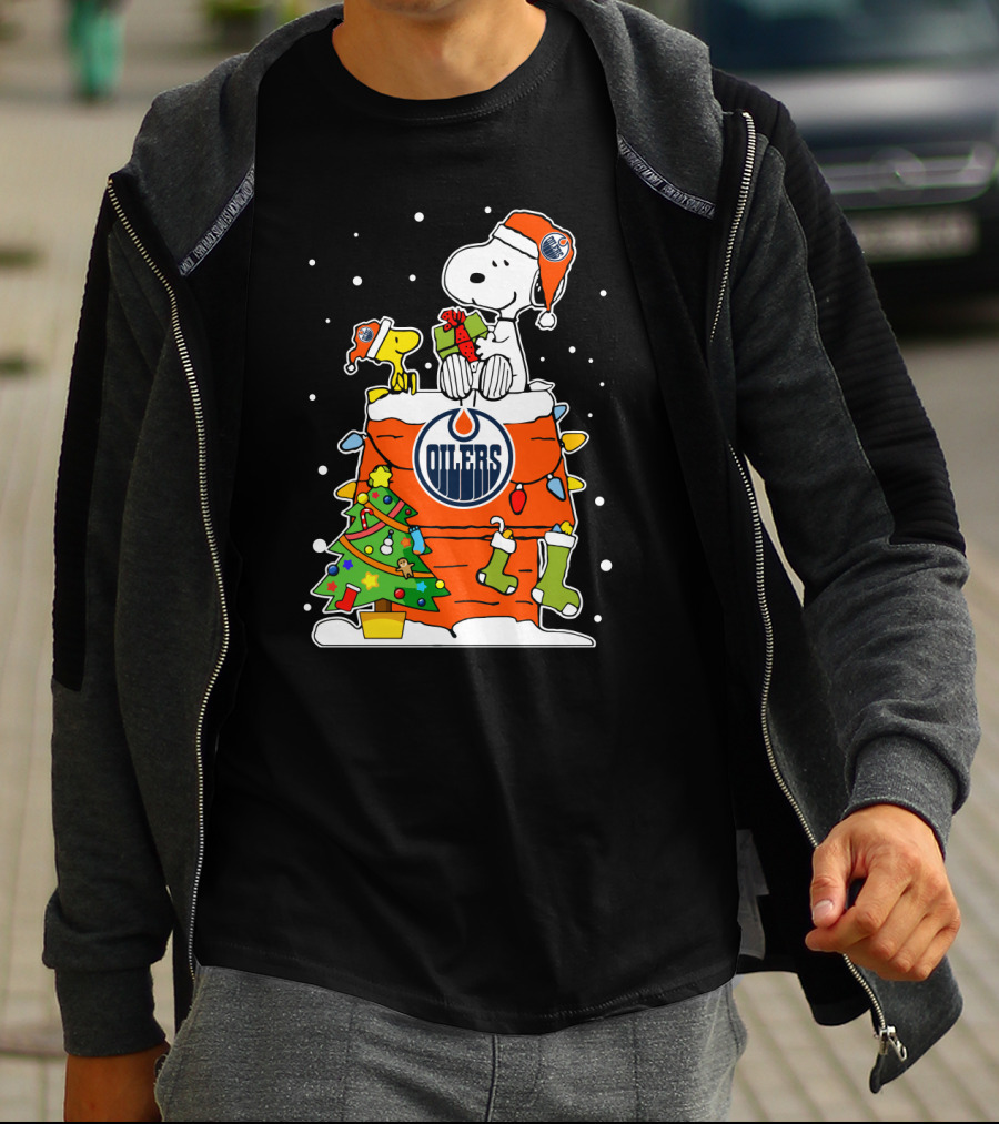 Snoopy And Woodstock Celebrate Edmonton Oilers Christmas With Gifts And Lights T-Shirt