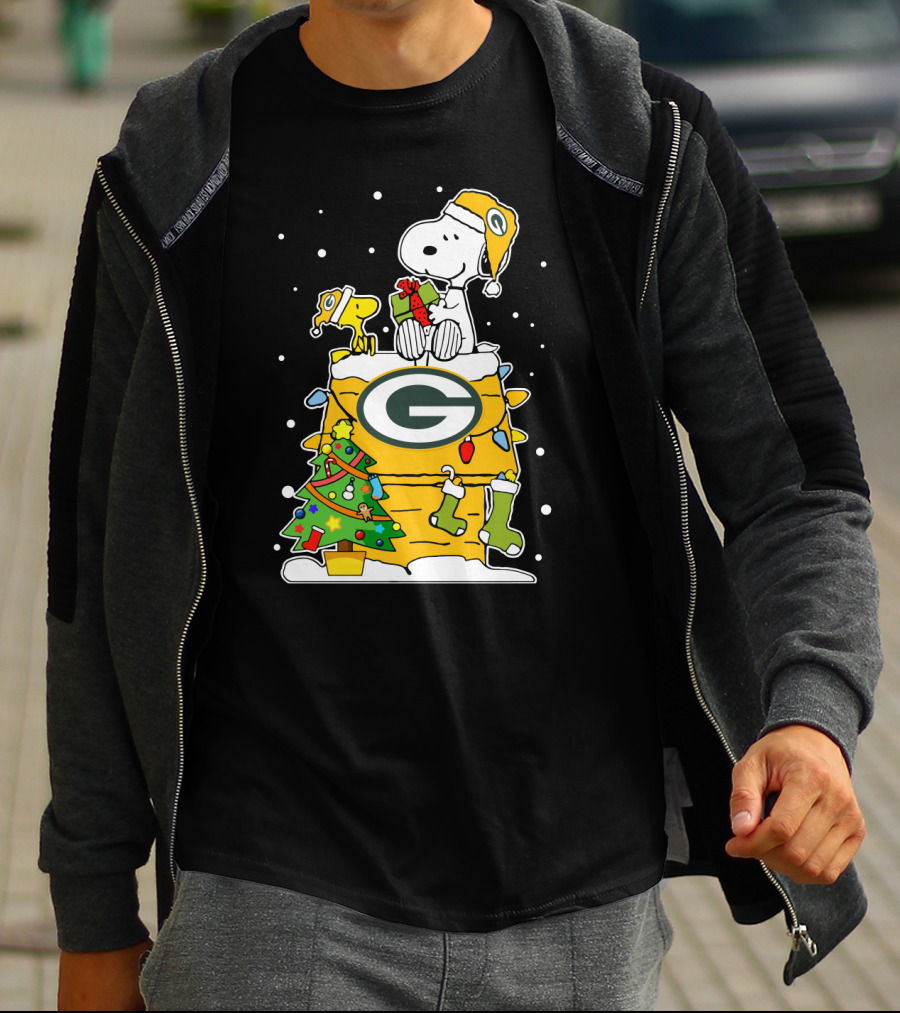 Green Bay Packers Snoopy Christmas Doghouse Scene T-Shirt