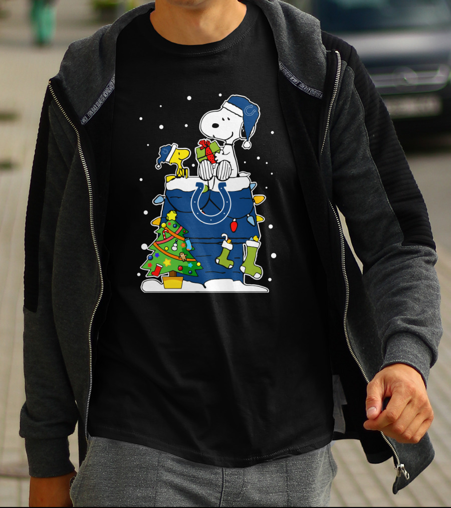 Indianapolis Colts Christmas Snoopy And Woodstock Gift Scene T-Shirt