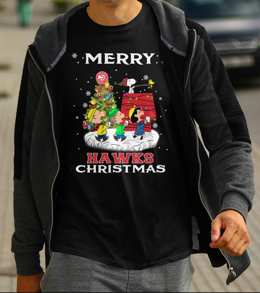 Merry Atlanta Hawks Christmas With Snoopy And Peanuts Holiday Scene T-Shirt