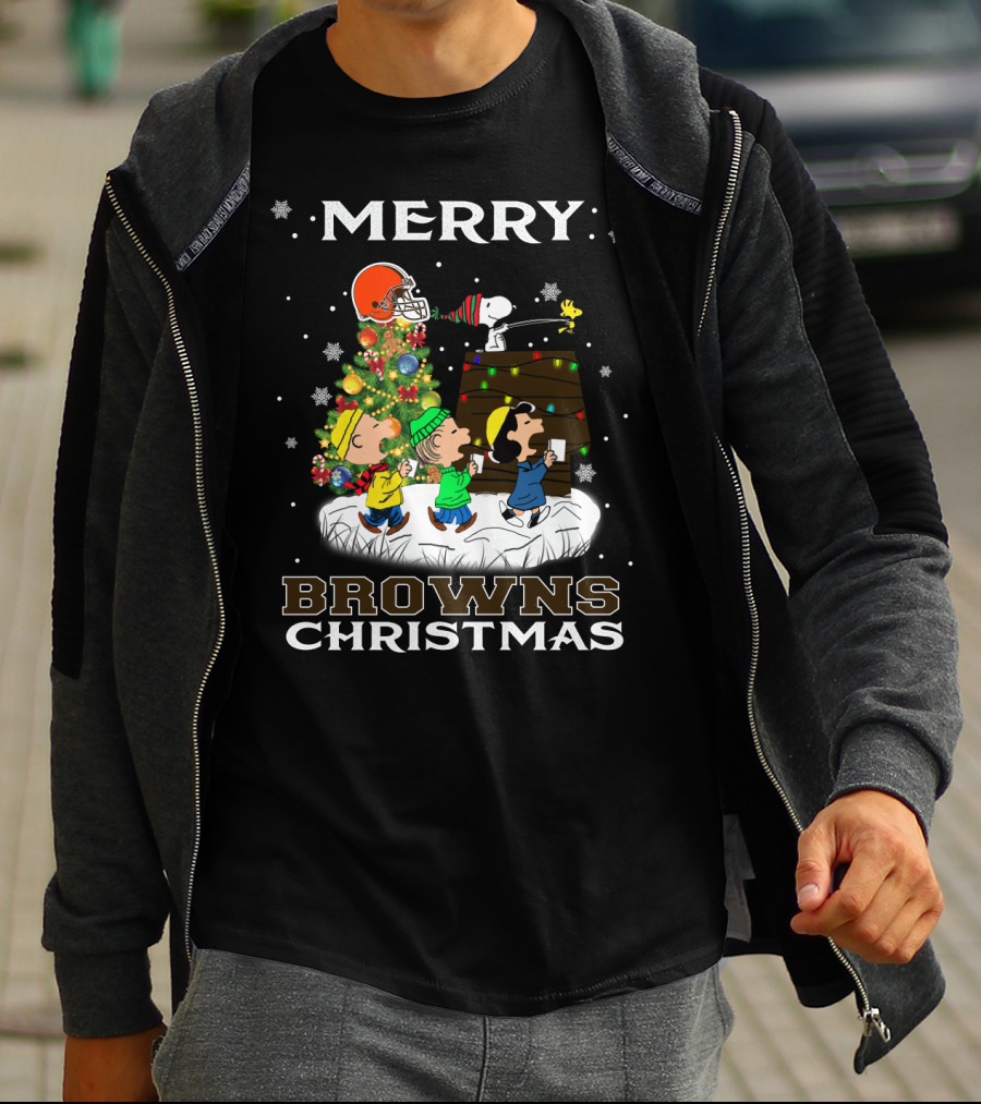 Merry Browns Christmas Snoopy And Friends Cleveland Fans T-Shirt