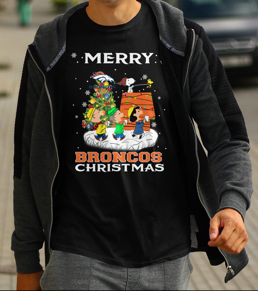Merry Broncos Christmas For Snoopy Fans With Denver Broncos Logo And Peanuts Characters T-Shirt