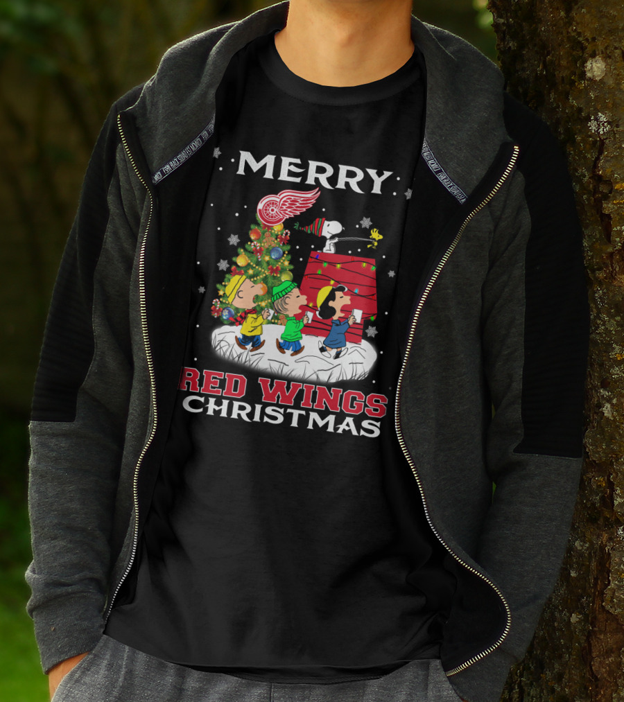 Merry Detroit Red Wings Christmas Featuring Snoopy And Peanuts Characters T-Shirt