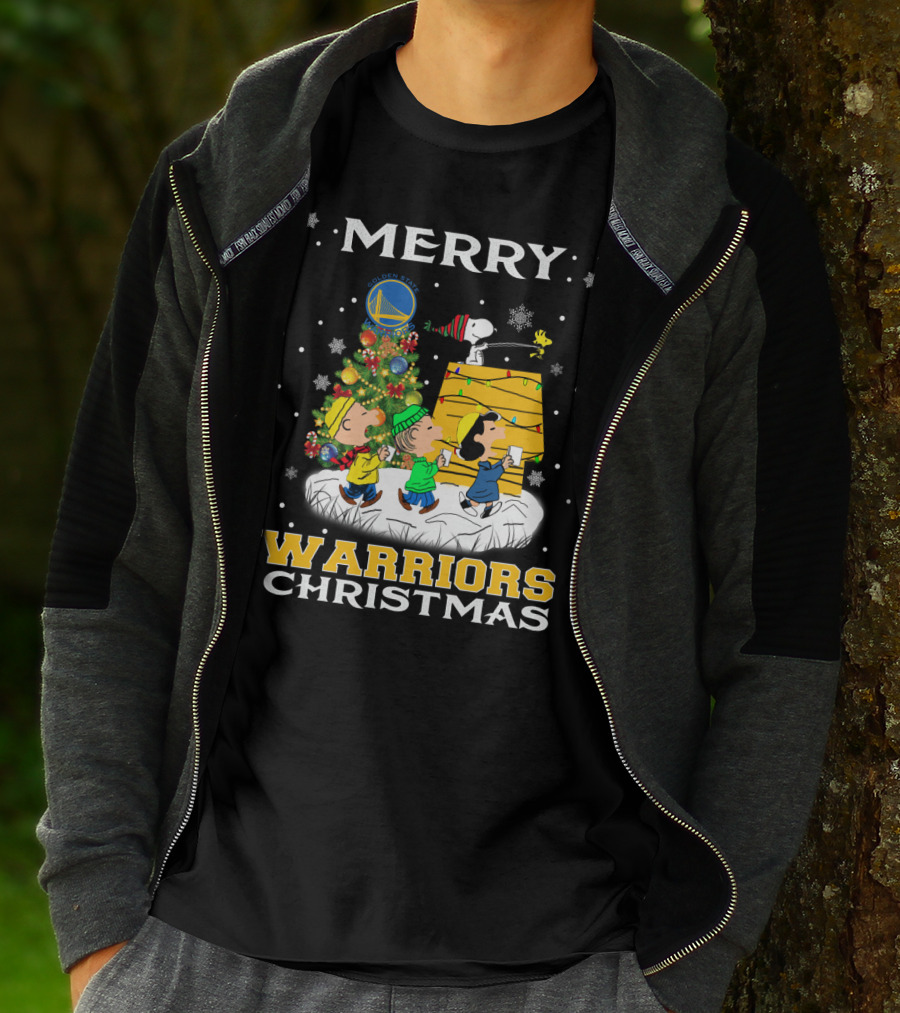 Merry Golden State Warriors Christmas Snoopy Charlie Brown Tree T-Shirt