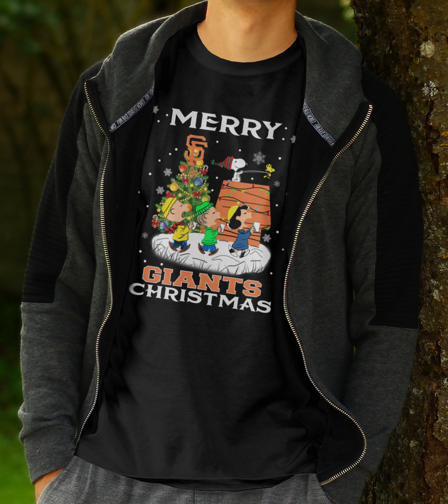 Merry San Francisco Giants Christmas Snoopy Peanuts Festive Scene T-Shirt