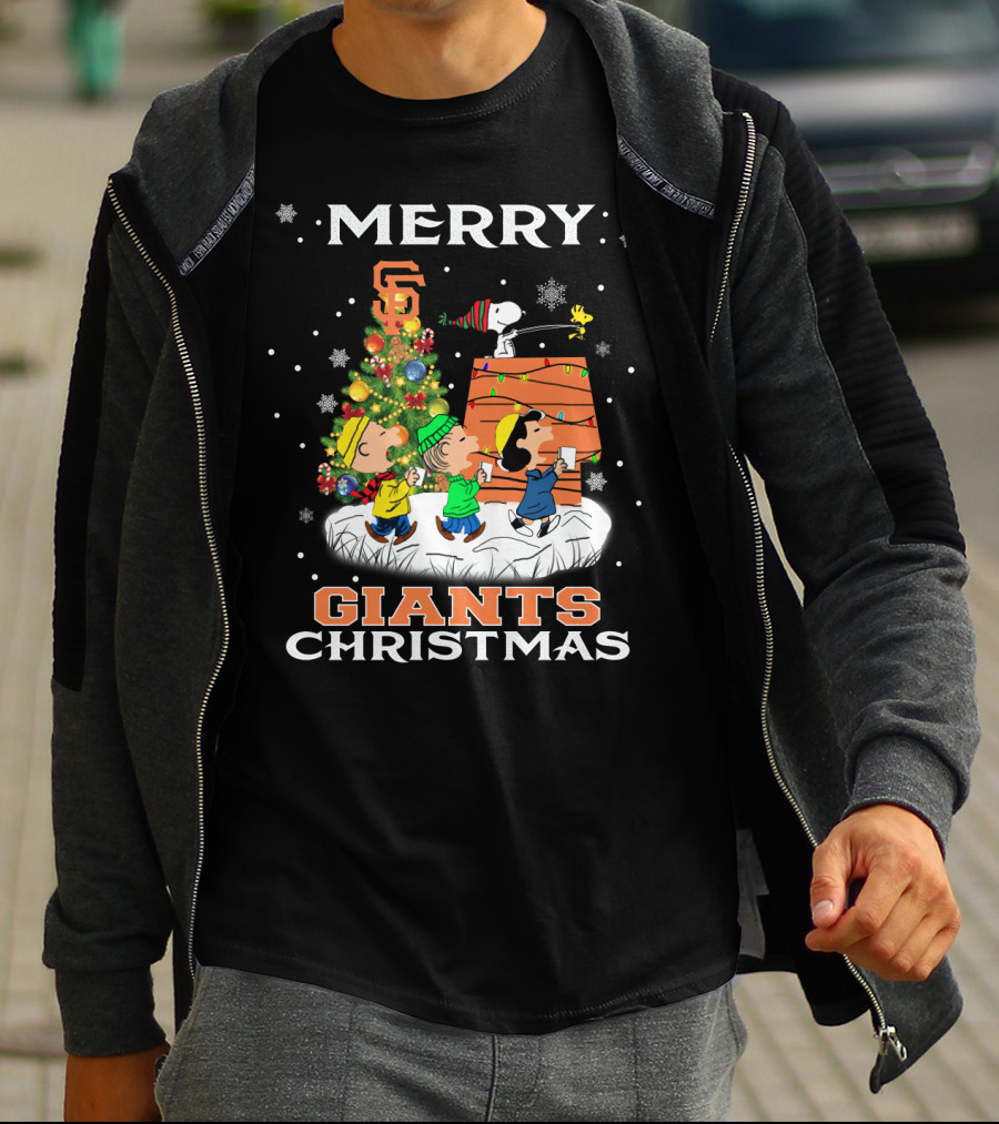 Merry San Francisco Giants Christmas Snoopy Peanuts Festive Scene T-Shirt