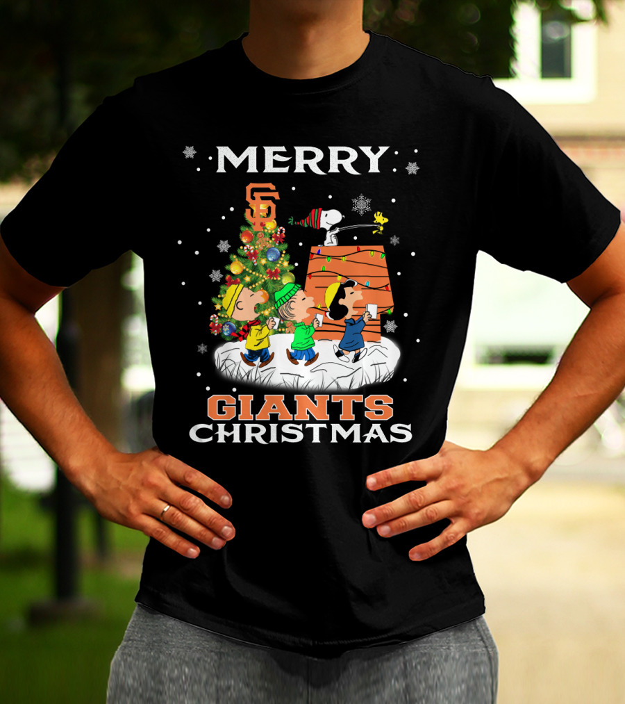 Merry San Francisco Giants Christmas Snoopy Peanuts Festive Scene T-Shirt