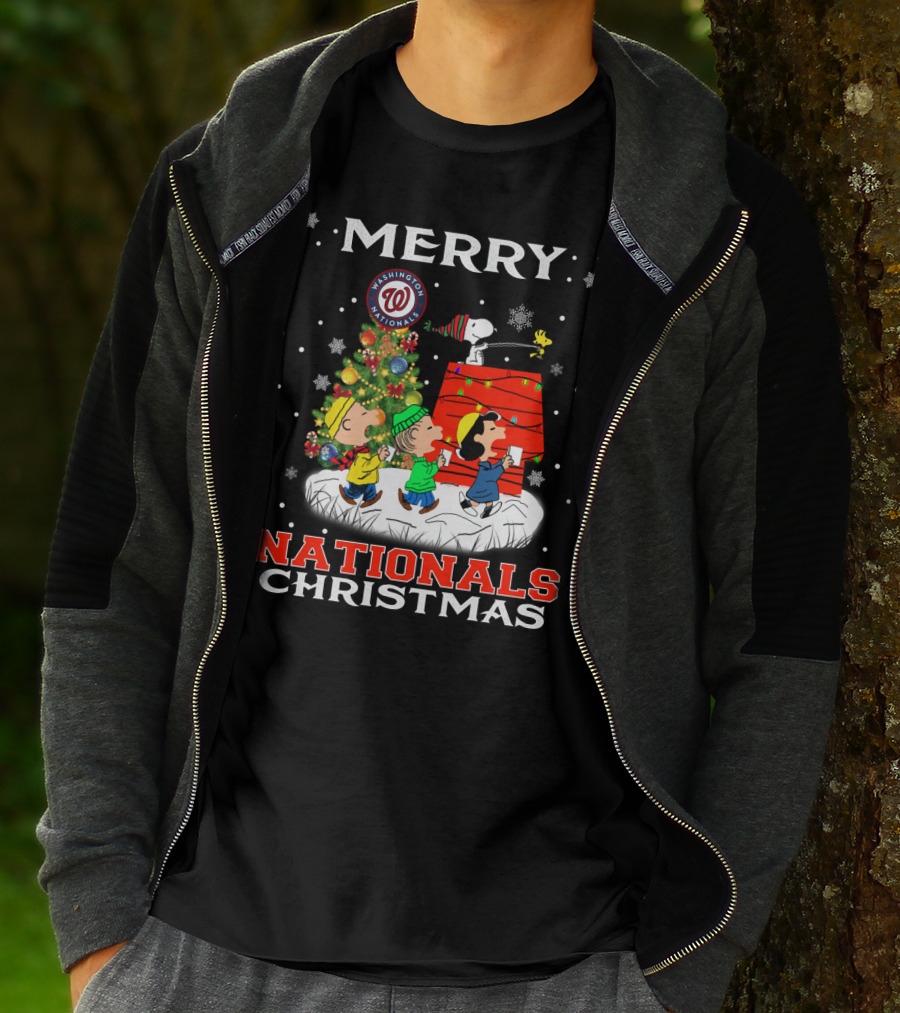 Merry Washington Nationals Christmas Snoopy With Peanuts Characters Decorate Tree T-Shirt