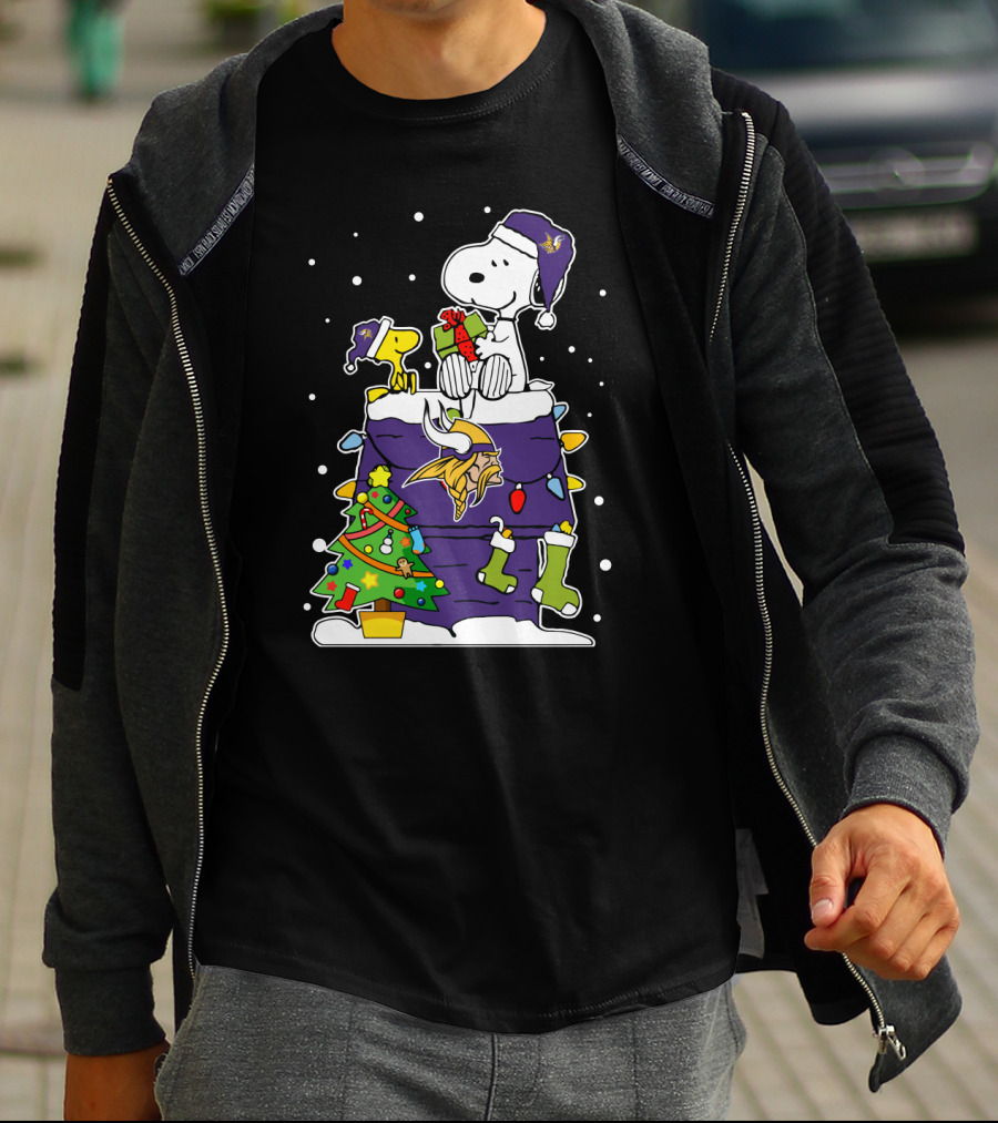 Minnesota Vikings Christmas Snoopy With Dog And Tree T-Shirt