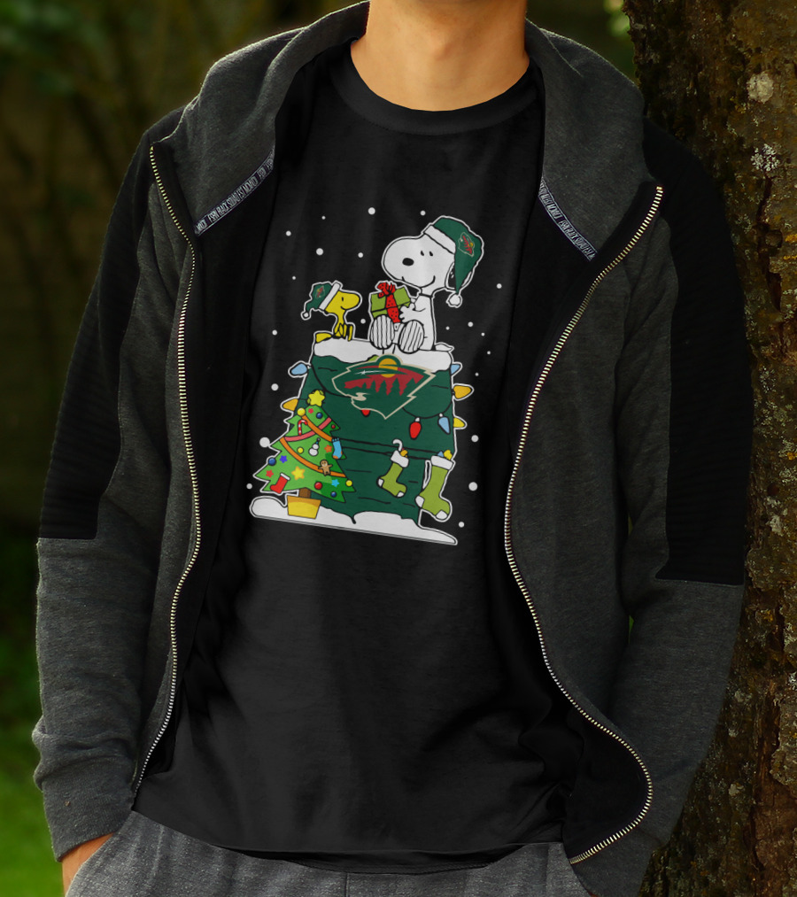 Minnesota Wild Christmas Snoopy Lover Peanuts Hockey Holiday Scene T-Shirt