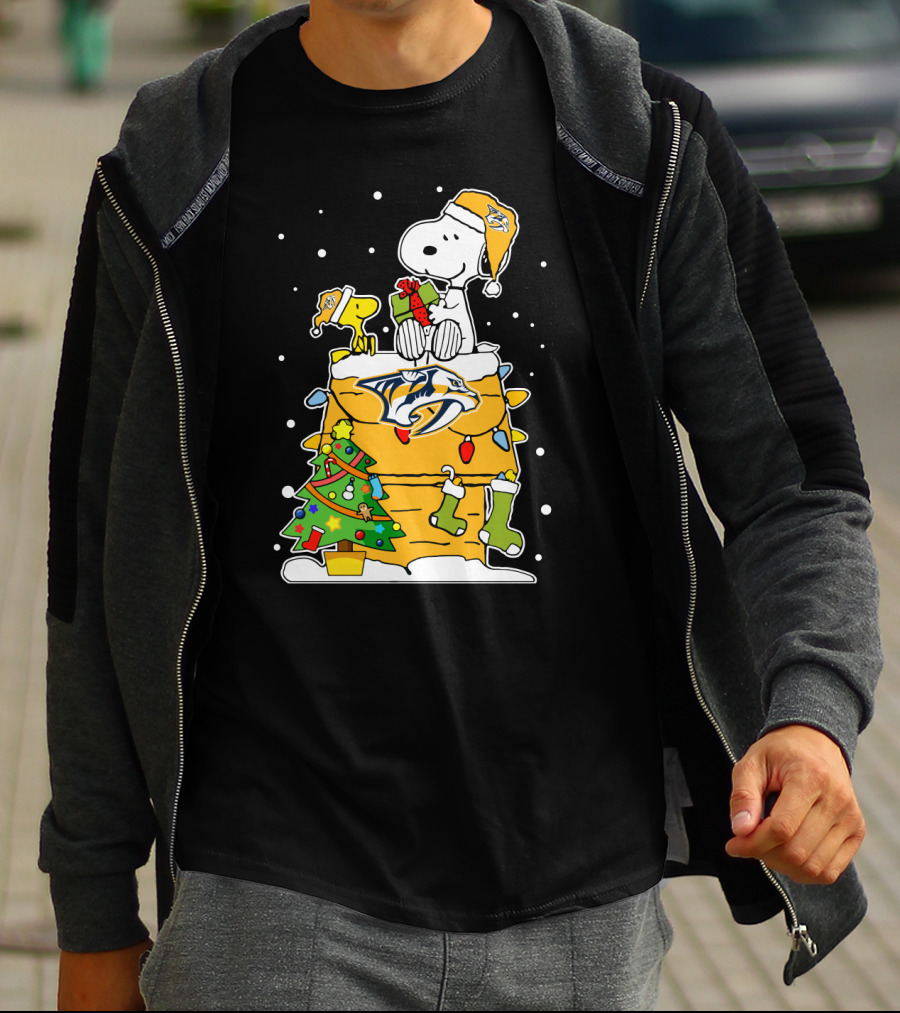 Nashville Predators Snoopy Christmas Doghouse With Woodstock And Holiday Decor T-Shirt