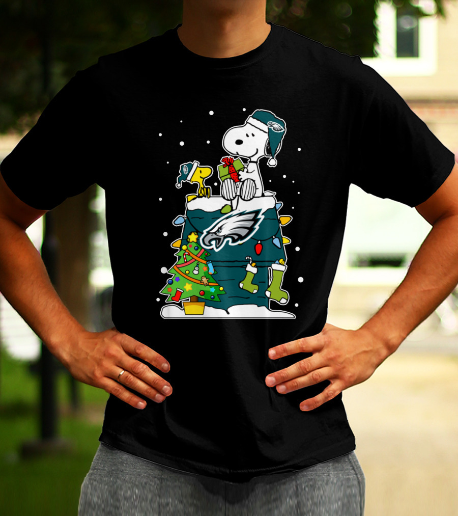 Philadelphia Eagles Snoopy Christmas Doghouse With Woodstock And Lights T-Shirt