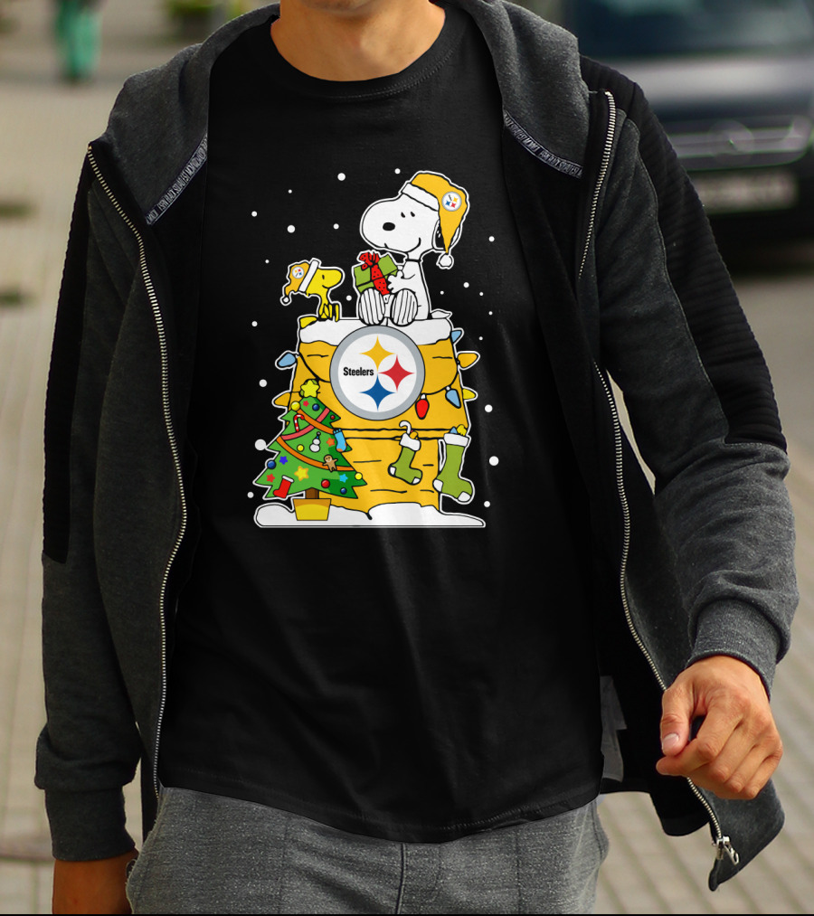 Pittsburgh Steelers Christmas Snoopy And Woodstock House With Holiday Decorations T-Shirt