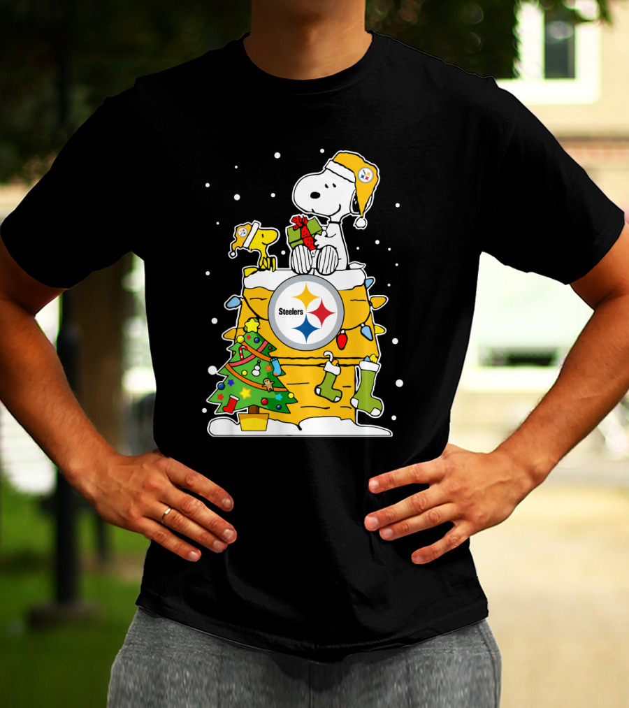Pittsburgh Steelers Christmas Snoopy And Woodstock House With Holiday Decorations T-Shirt