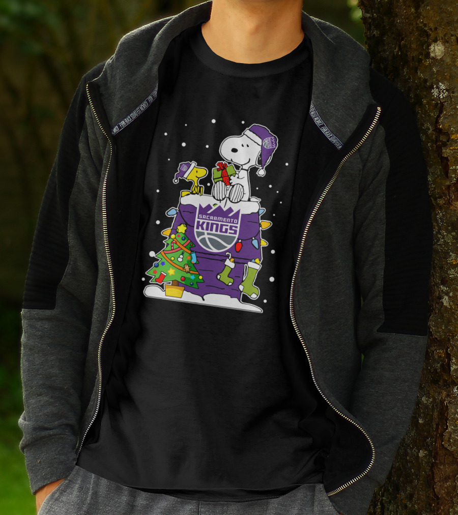 Sacramento Kings Snoopy Lover Christmas Surprise T-Shirt