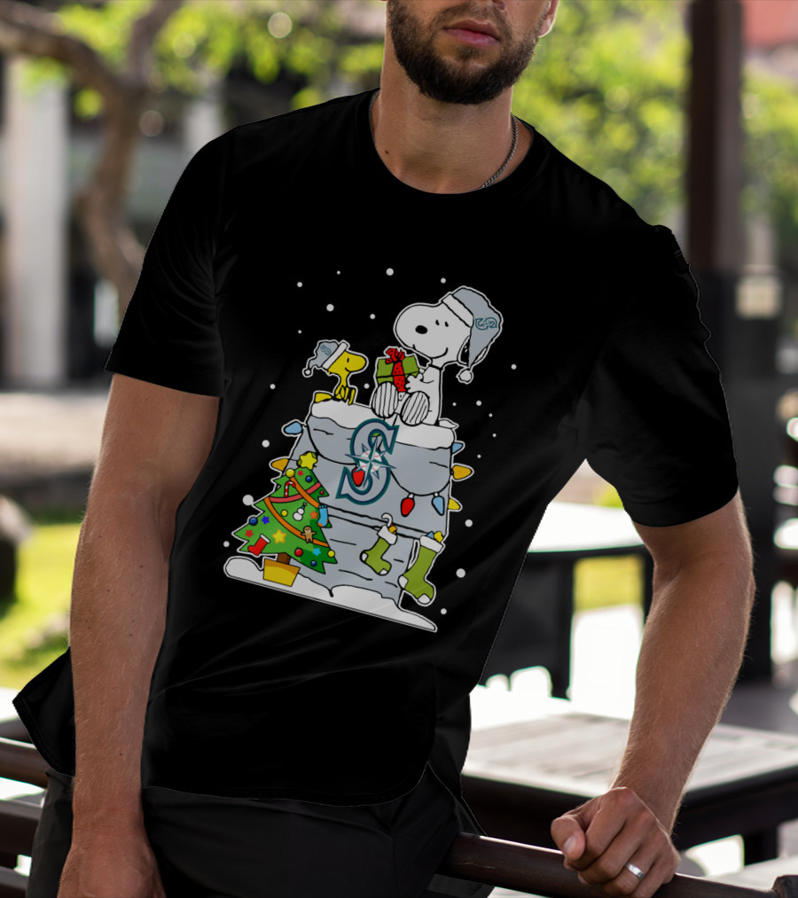 Snoopy And Woodstock Celebrate Christmas On Seattle Mariners Chimney T-Shirt