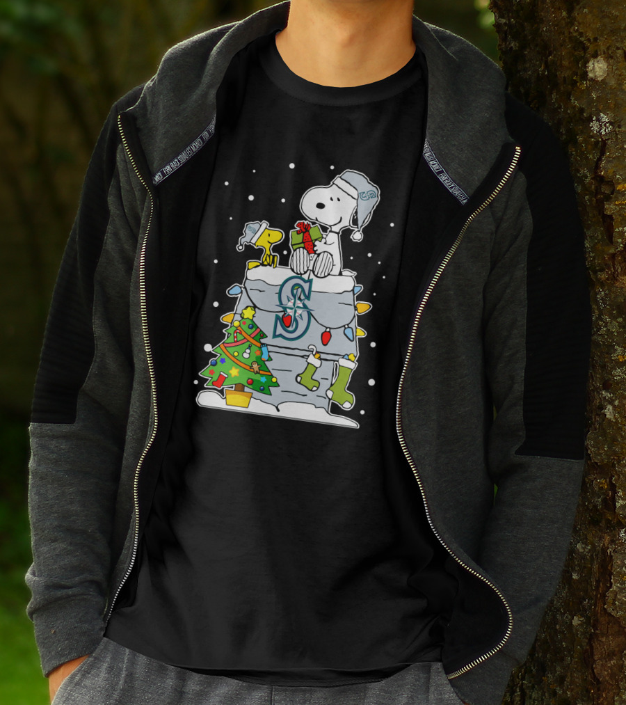 Snoopy And Woodstock Celebrate Christmas On Seattle Mariners Chimney T-Shirt