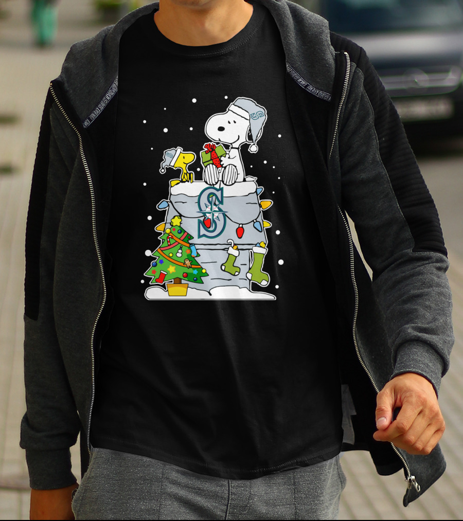 Snoopy And Woodstock Celebrate Christmas On Seattle Mariners Chimney T-Shirt