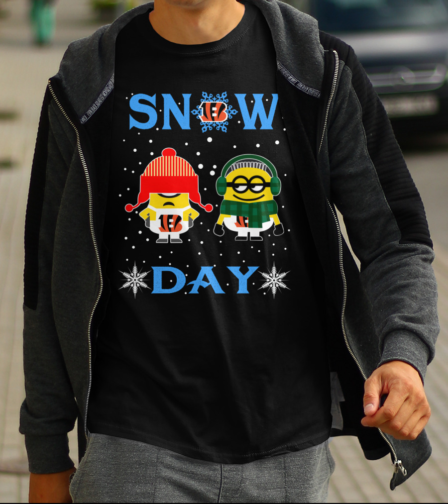Snow Day For Cincinnati Bengals Vs Minion Winter Fun Fan Holiday T-Shirt