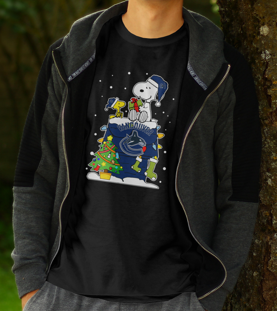 Vancouver Canucks Snoopy Christmas Peanuts Hockey Fan Gift T-Shirt