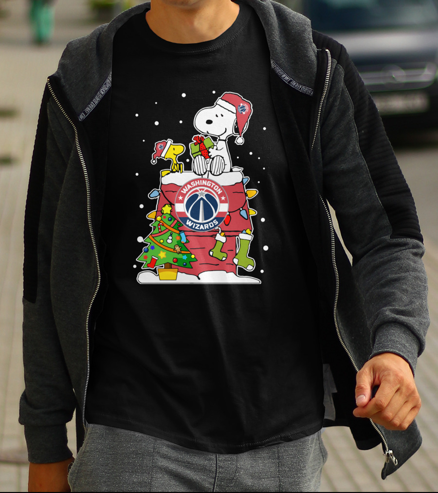 Washington Wizards Snoopy Christmas Santa Hat Peanuts Charlie Brown T-Shirt