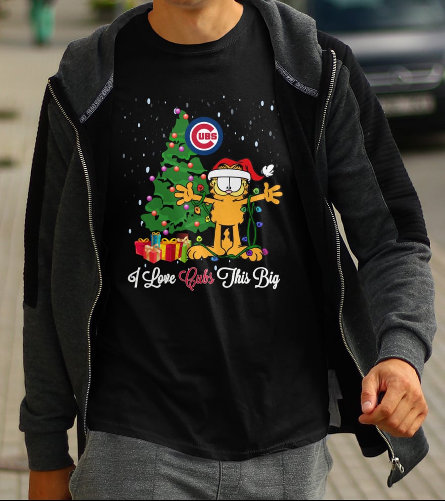 Garfield Love Cubs Christmas Tree Presents Santa Hat Snowflakes T-Shirt