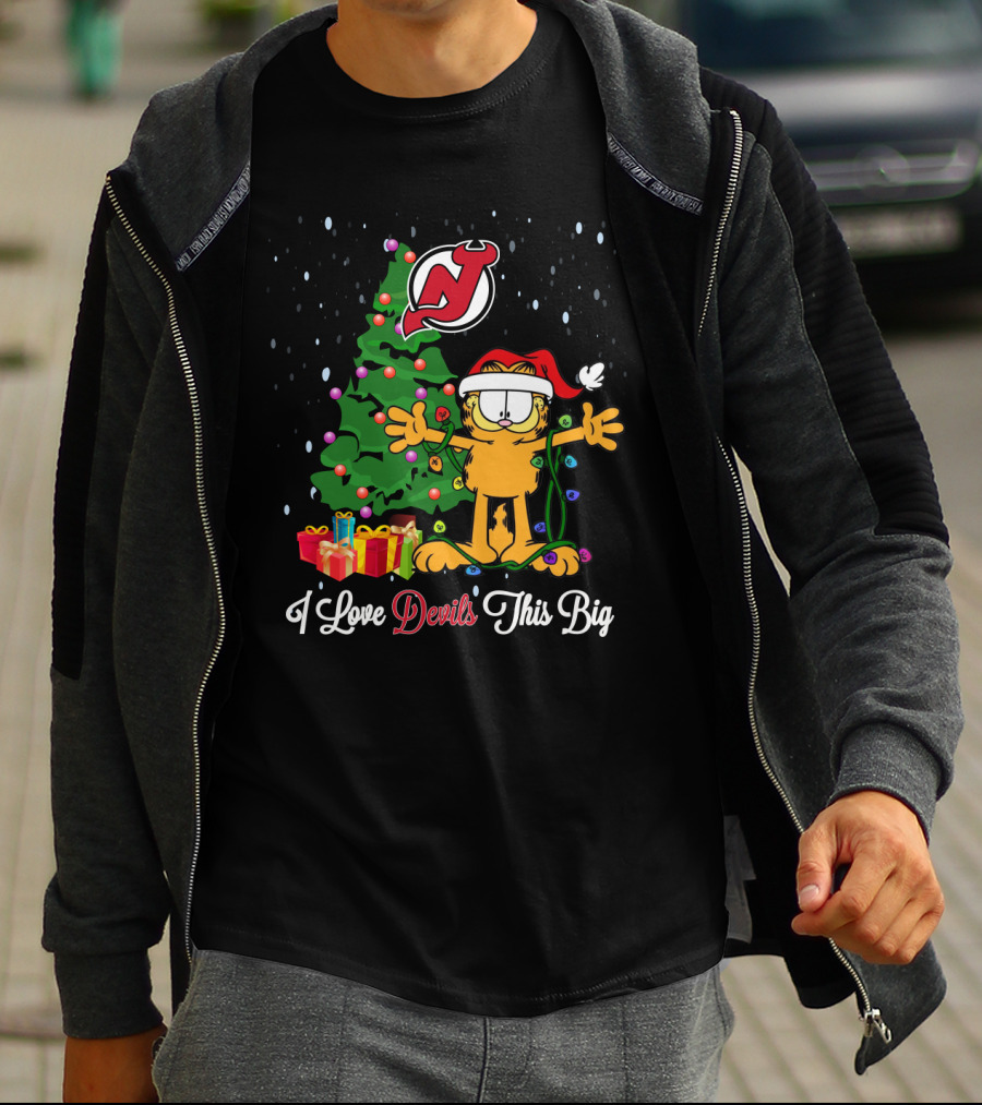Garfield Xmas I Love New Jersey Devils Christmas Tree Presents T-Shirt