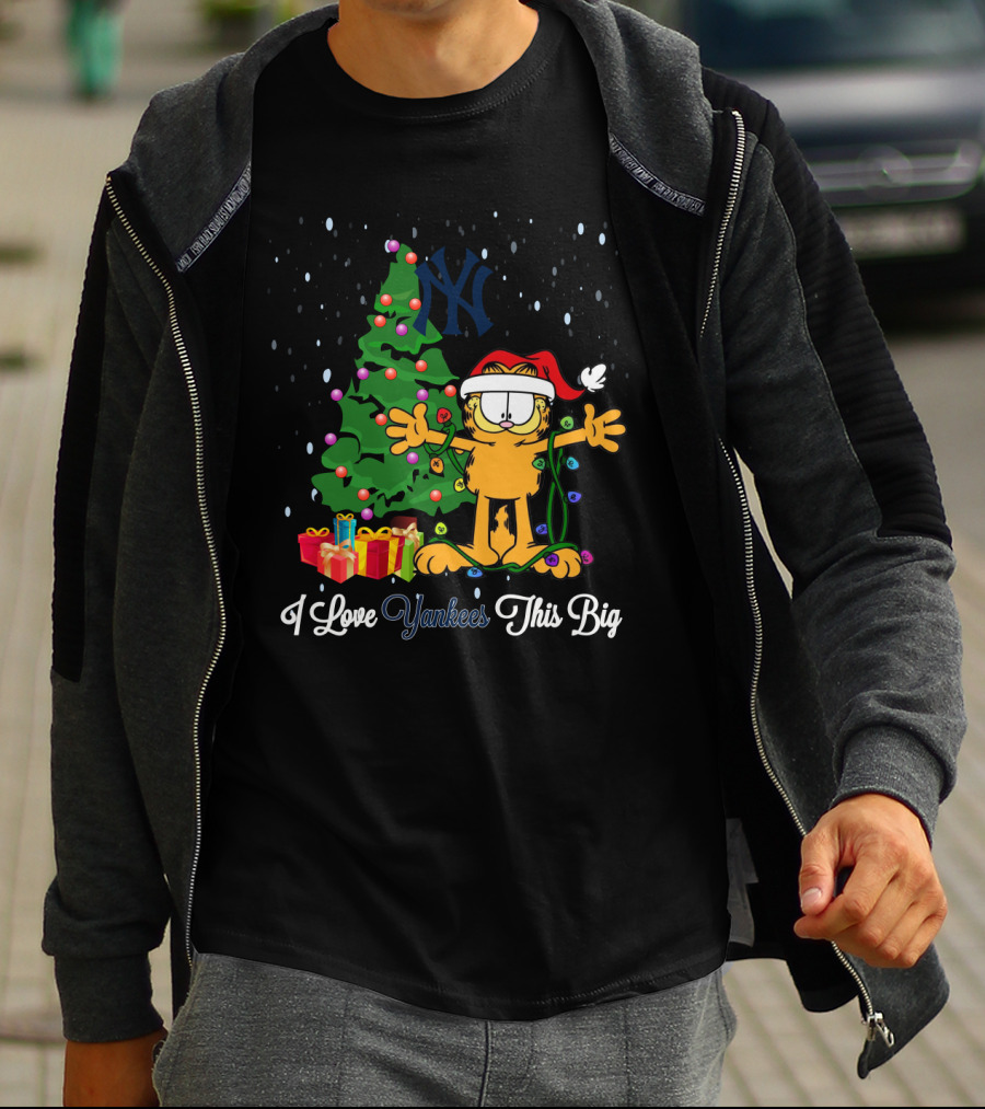 I Love Yankees This Big Xmas Garfield Cat New York Yankees Holiday Tree T-Shirt