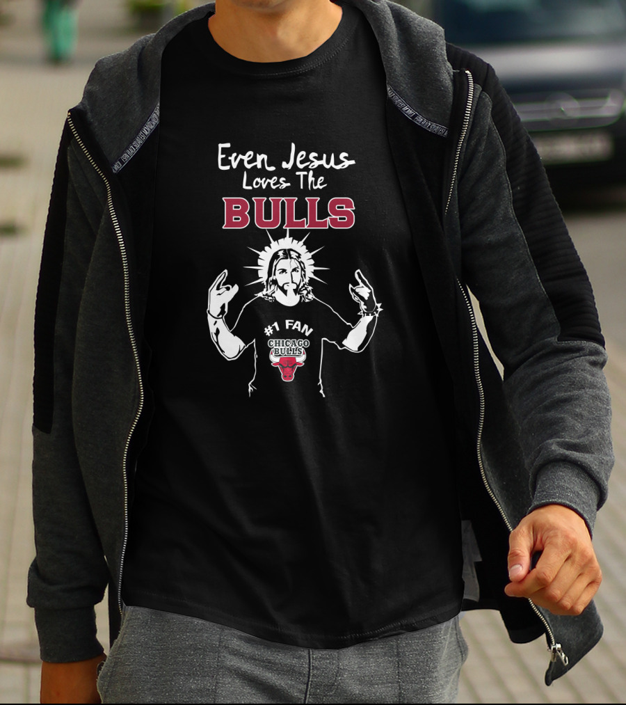 Even Jesus Loves The Chicago Bulls Number 1 Fan T-Shirt