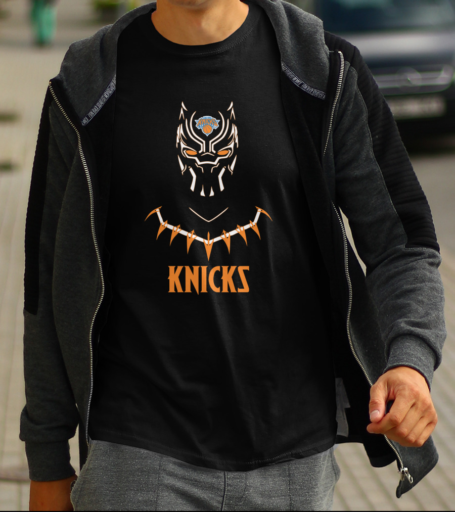 Black Panther Knicks Fans Iconic Mask And Necklace T-Shirt