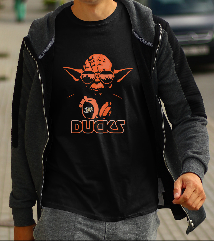 Star Wars Yoda Anaheim Ducks Fans Graphic With Ducks T-Shirt