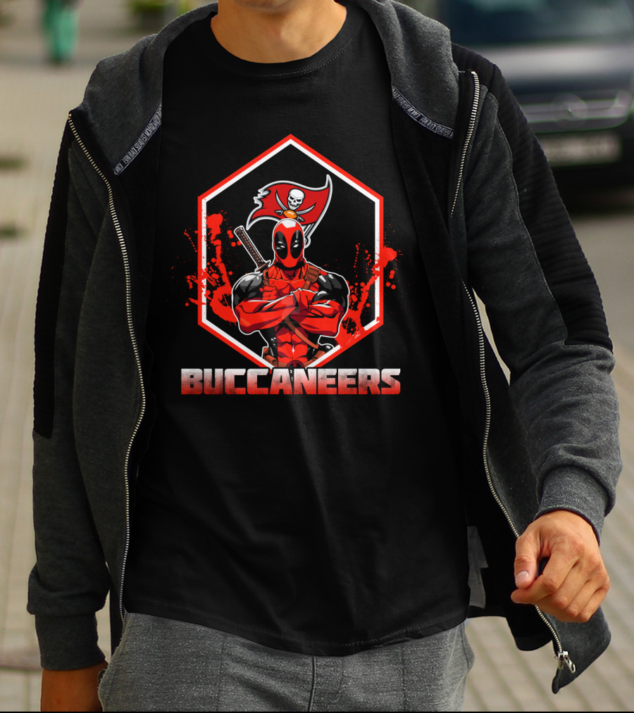 Deadpool Buccaneers Fan With Sword And Red Pirate Flag T-Shirt