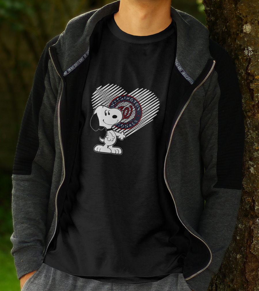 Snoopy Heart Embrace Washington Nationals Baseball T-Shirt