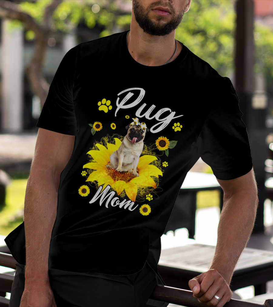 Pug Mom Sunflower Dog Paw Graphics T-Shirt