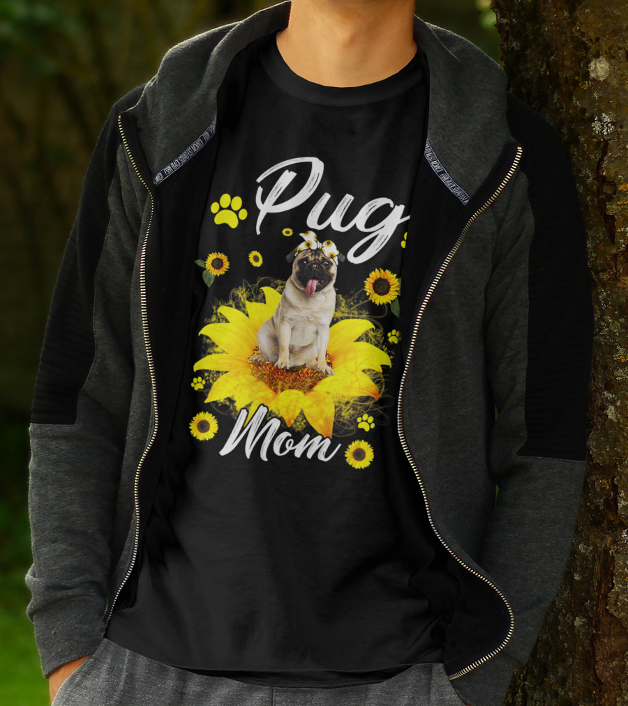 Pug Mom Sunflower Dog Paw Graphics T-Shirt