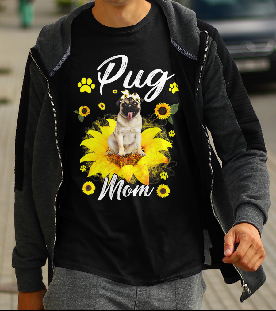 Pug Mom Sunflower Dog Paw Graphics T-Shirt