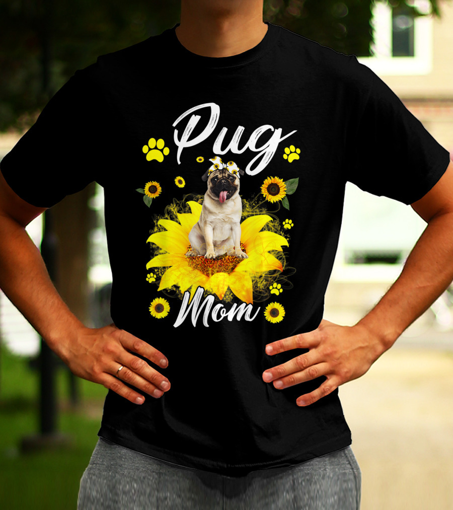 Pug Mom Sunflower Dog Paw Graphics T-Shirt
