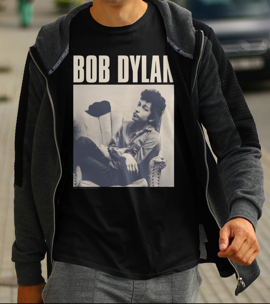 Bob Dylan Sitting On Chair Iconic Photo T-Shirt