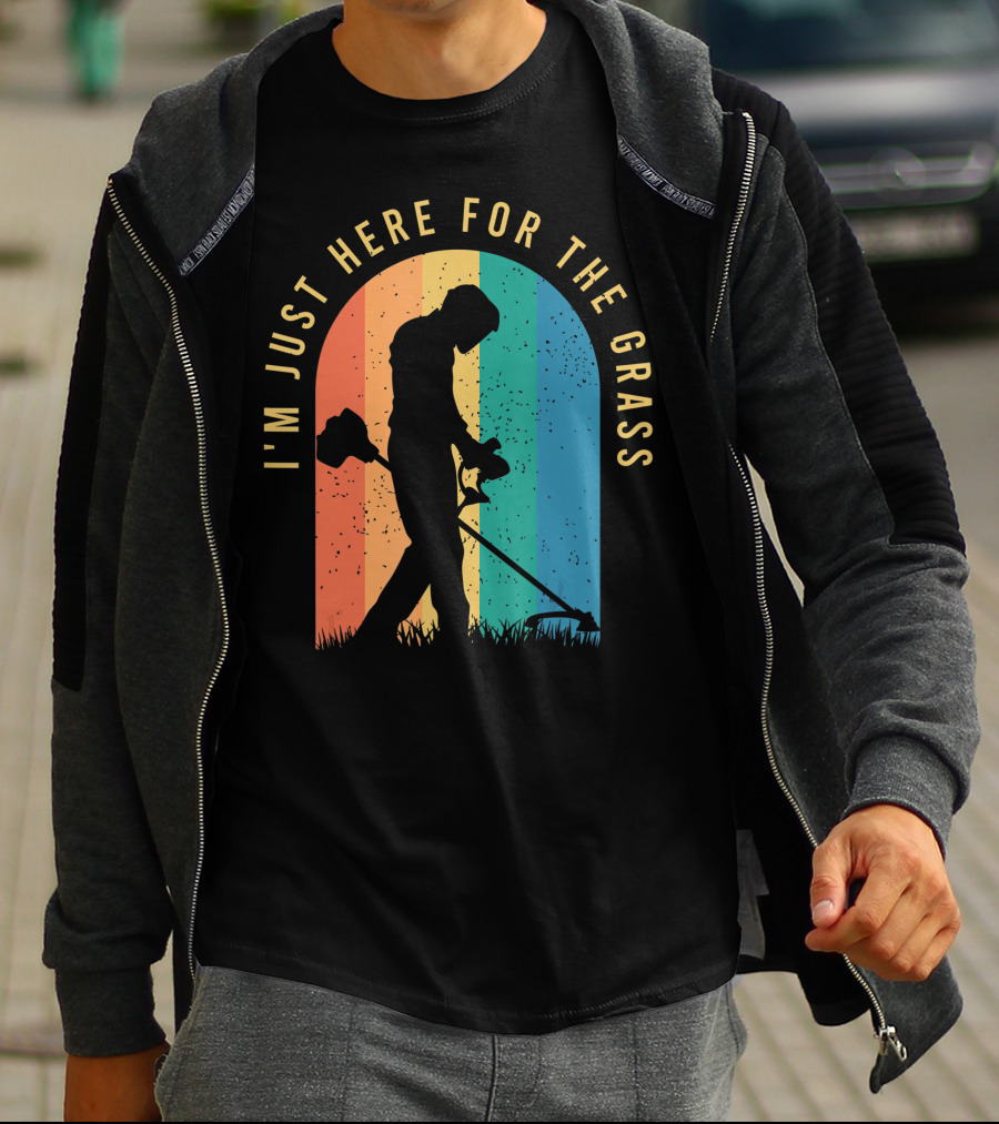I'm Just Here For The Grass Landscaper Clothing For A Lover Of Landscaping T-Shirt