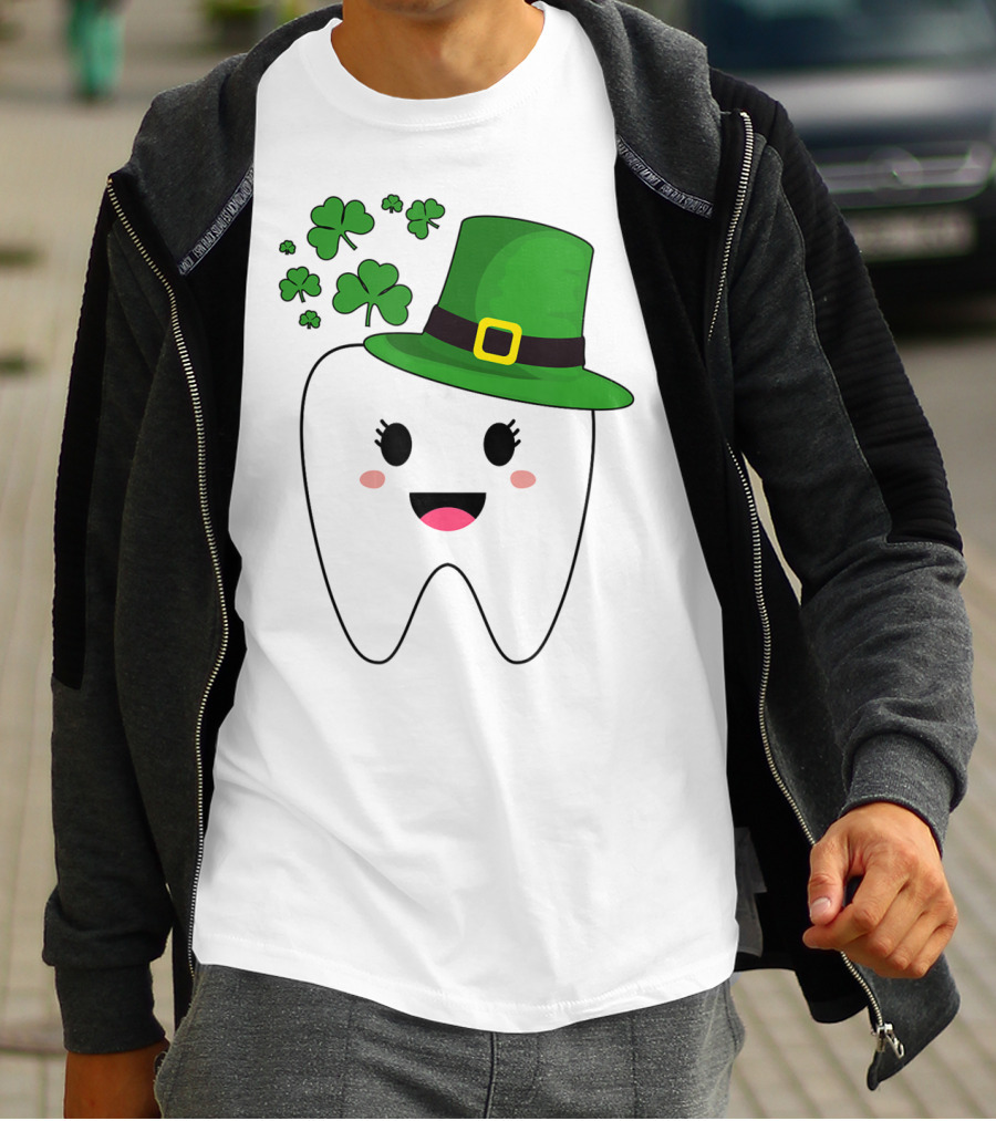 Cute Tooth With Hat Dental Assistant Shamrock St Patrick's Day T-Shirt