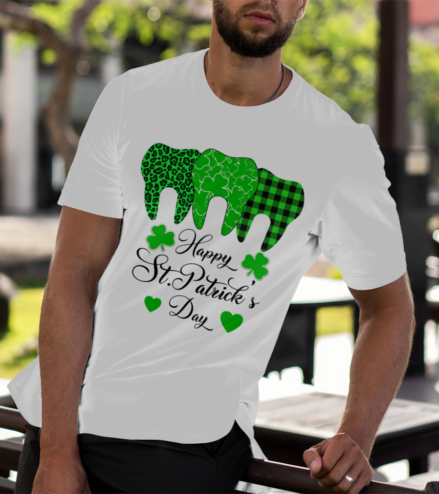 Happy St Patrick's Day Funny Dentist Clover Tooth T-Shirt